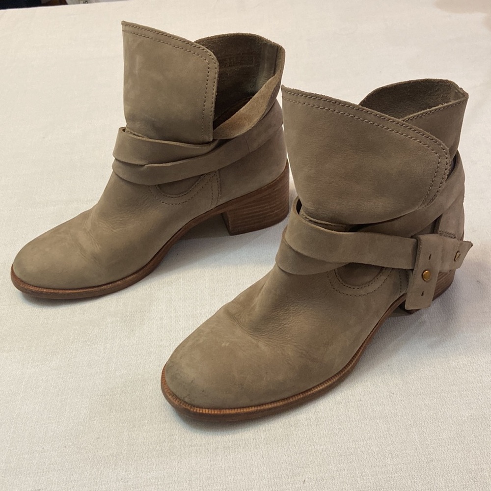 Ugg Taupe Elora Sahara Leather Womens Ankle Booties - True To Size- Size 8